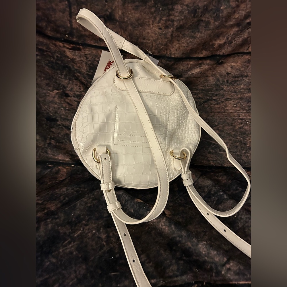 Malibu Skye Purse To Backpack (NWT) White ( MSRP $30)
